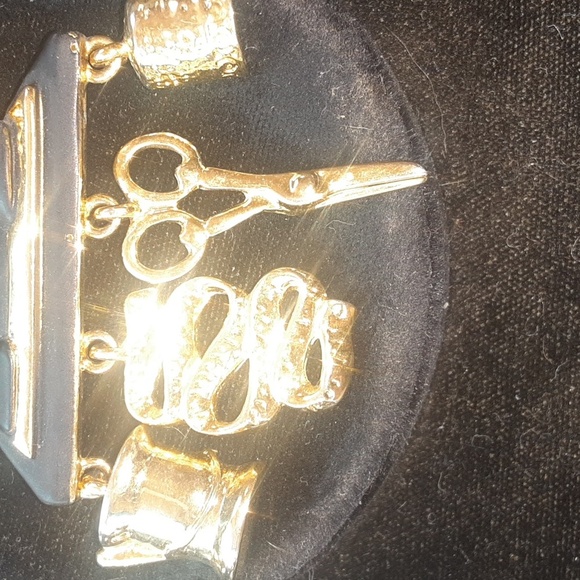 Vintage Sewing Machine Brooch with Gold Tone Accents - Picture 2 of 4